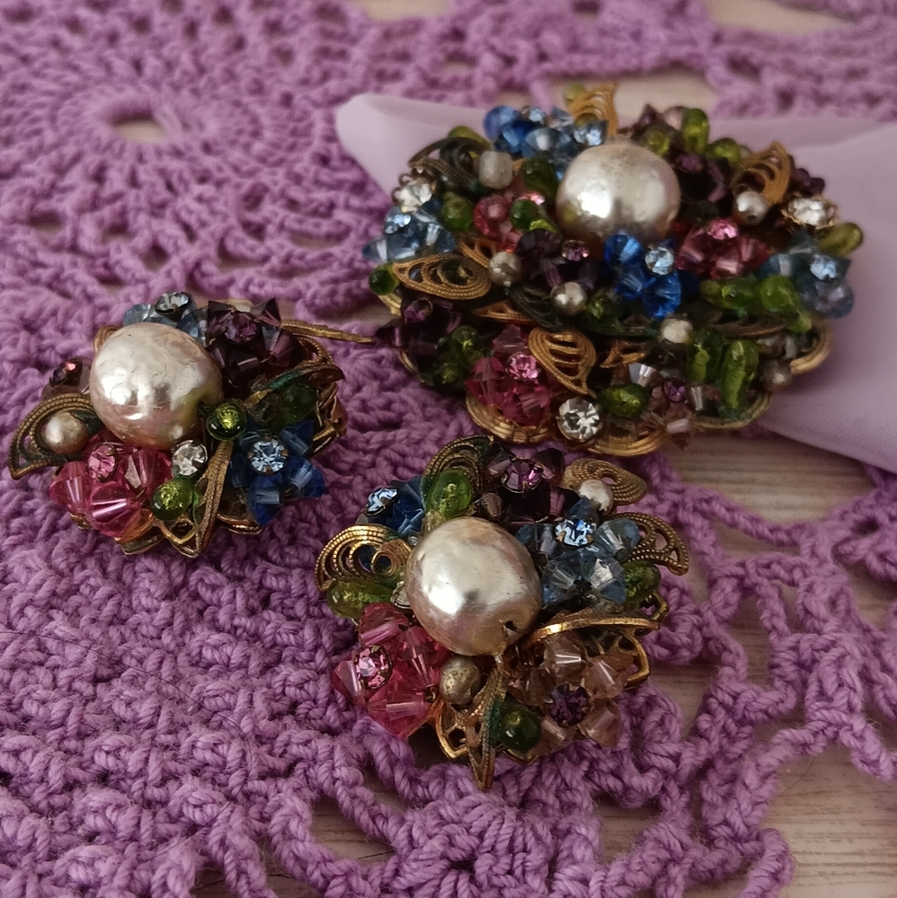 Elegant Vintage Jewelry Set - Picture 2 of 8